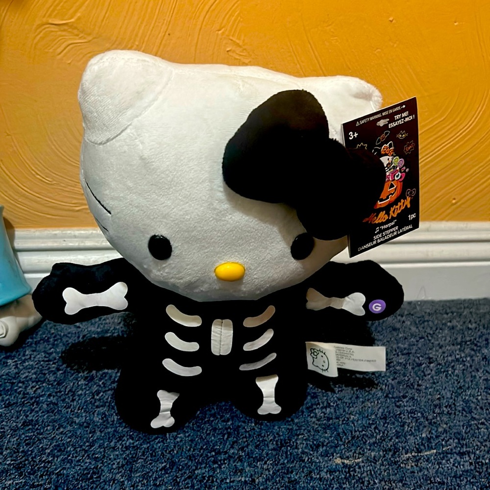 hello  kitty halloween greeter